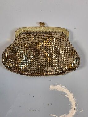 Vintage Oroton Gold Mesh Coin Purse c1970s - Kiss Lock - Black Oroton tag
